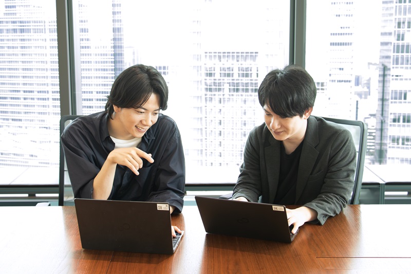 アンファー株式会社の勤務中のメンバーの様子