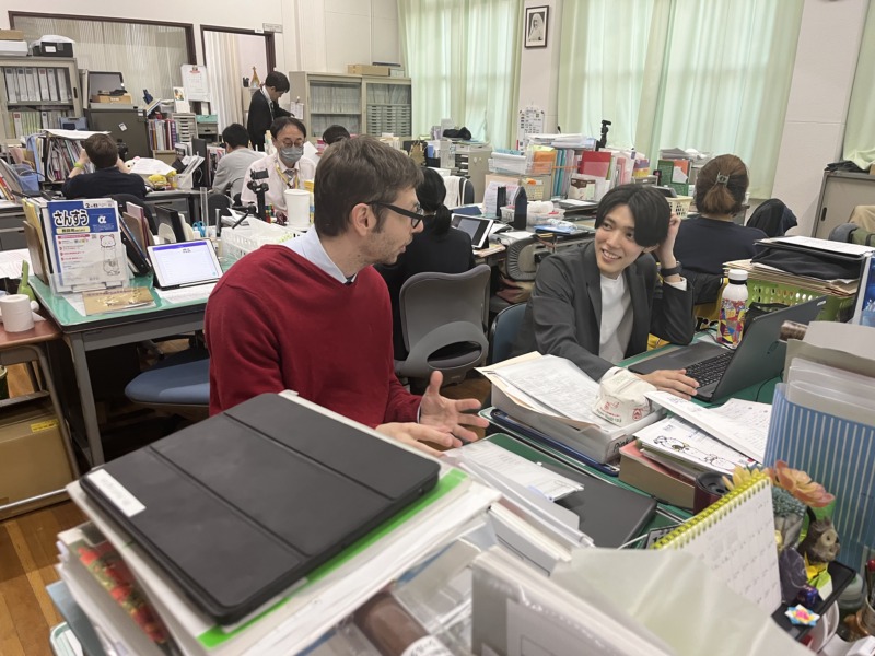 アサンプション国際小学校の職員室風景