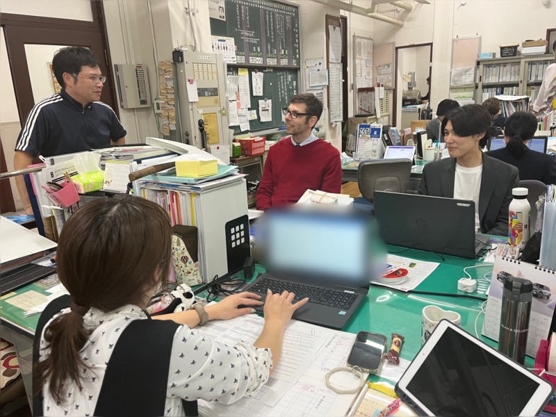 アサンプション国際小学校の職員室風景