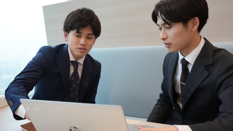 株式会社綜合キャリアオプションの山元さんのミーティング風景