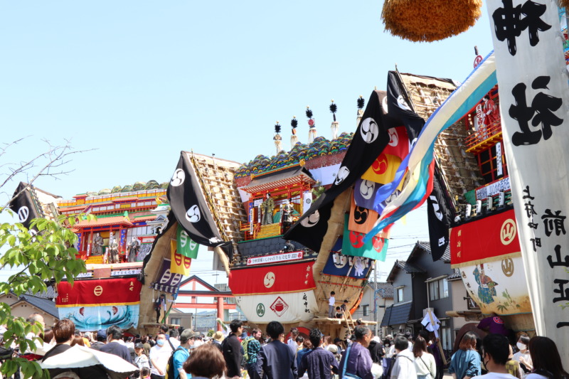 七尾市で開催されている青柏祭の様子