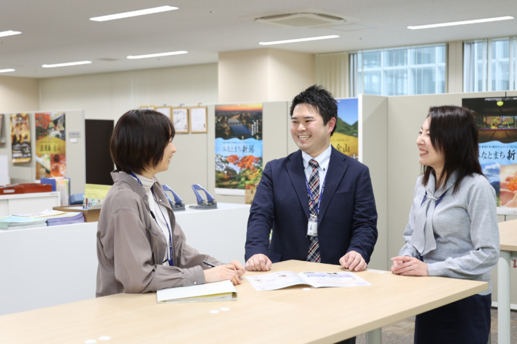 談笑する新潟市職員