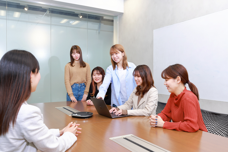 株式会社CyberOwlの女性メンバーたち