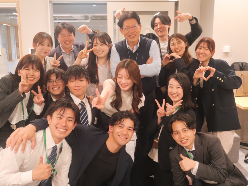 株式会社イーグランドの社員たちの交流風景