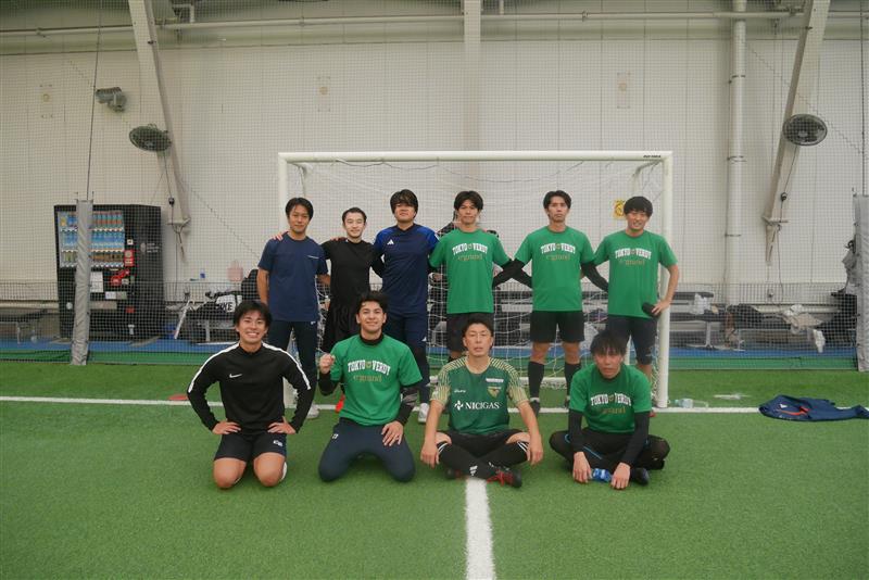 株式会社イーグランドのフットサルチームの集合写真