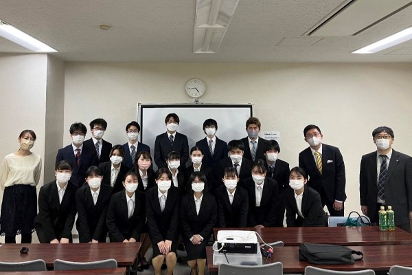 FPサテライト株式会社が学生インターンを受け入れた際の集合写真