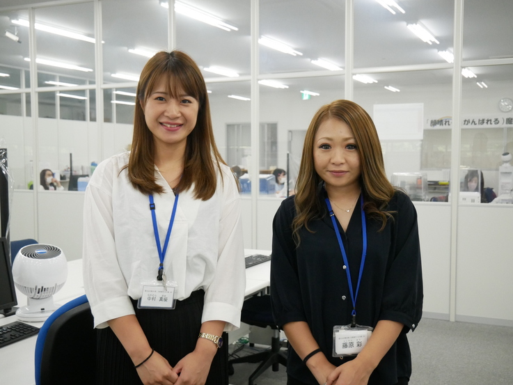 富士山の銘水の女性社員