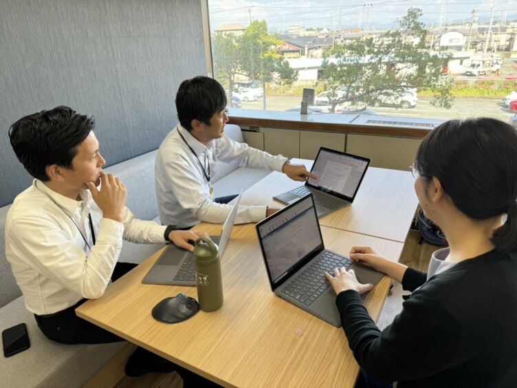 取材に対応された鳥居さん・高橋さんを含めた会議風景