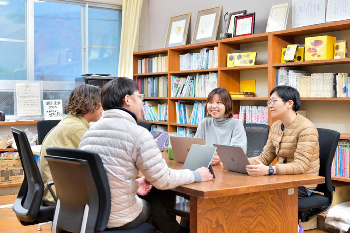 株式会社グリラス社員の打ち合わせ風景