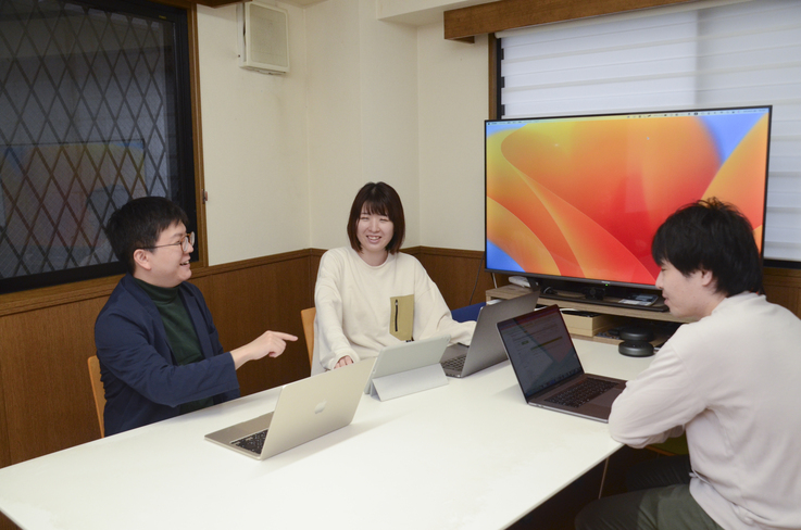 株式会社ハジメクリエイトの社内会議風景