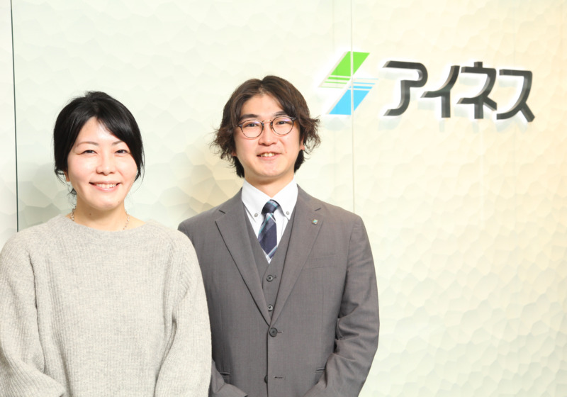 株式会社アイネスの虎井さんと河村さん