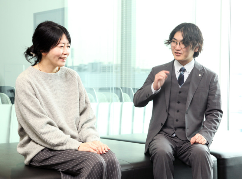 株式会社アイネスの虎井さんと河村さんの雑談風景