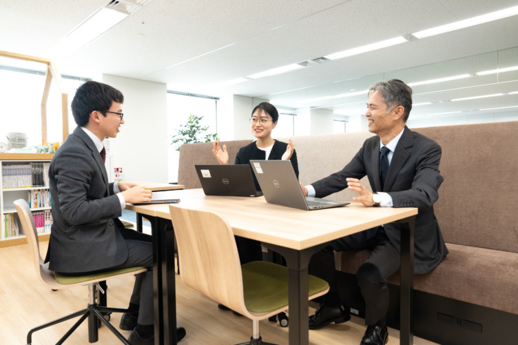 一般財団法人日本気象協会の井上さん、瀬川さん、金さん