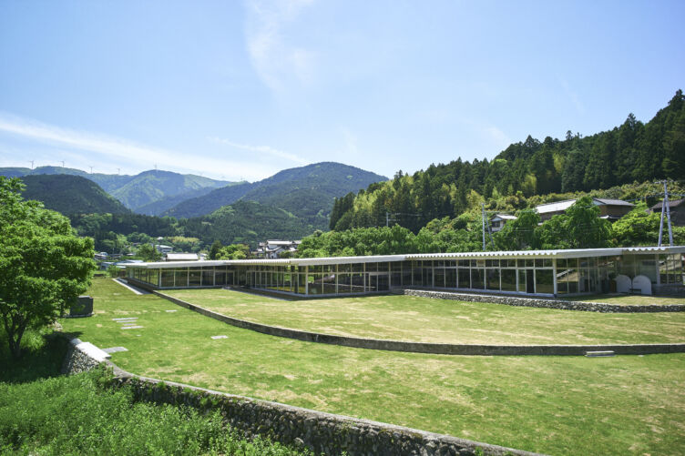 神山まるごと高等専門学校の外観