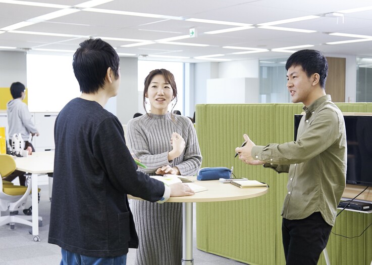 カンロ株式会社社内での打ち合わせ風景