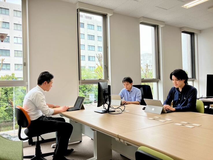 感性ＡＩさんの社内会議の様子