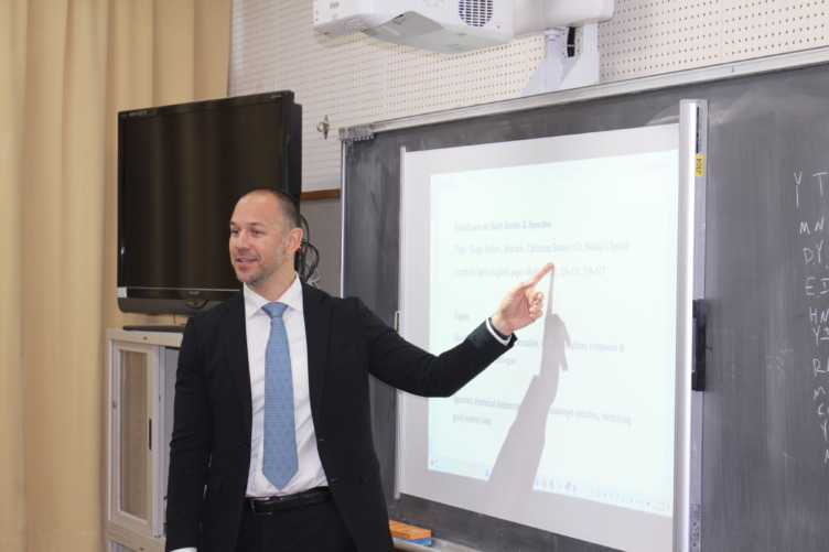 啓明学園中学校高等学校の英語の授業風景