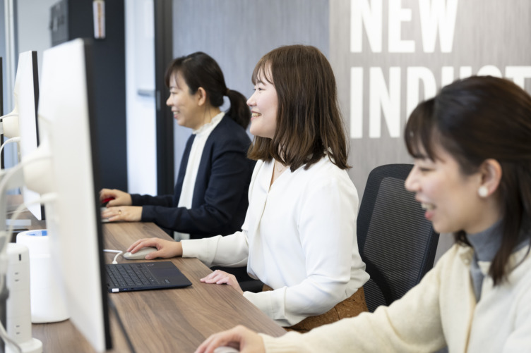 株式会社ケップルの社員たちの勤務風景