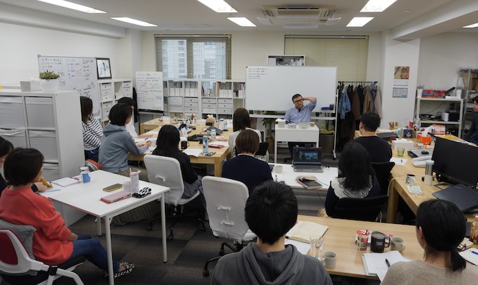 株式会社コウダプロの全社での朝礼風景