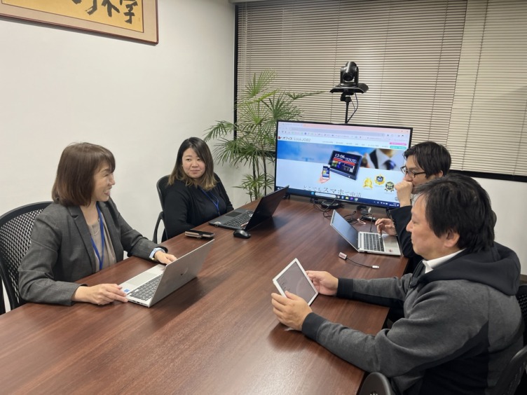 株式会社庚伸の会議風景