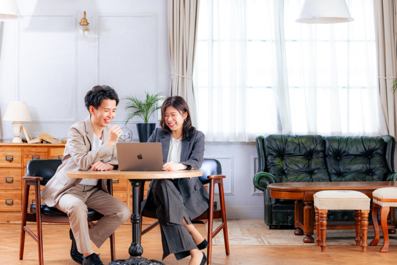 株式会社ミギナナメウエの社員の勤務風景