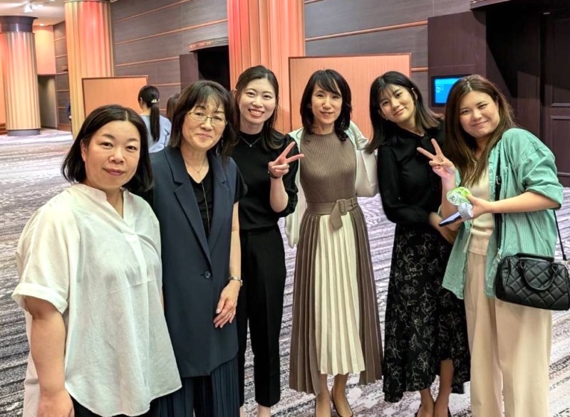 株式会社ニシケンの女性社員たちの交流風景
