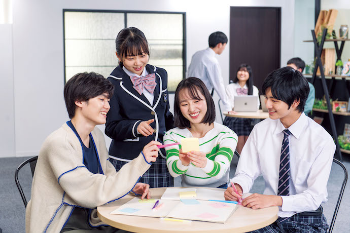 角川ドワンゴ学園の通学コースの生徒イメージ