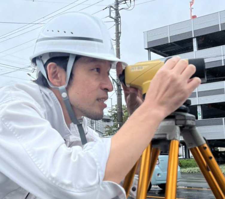 職務中の沼津市役所職員の写真