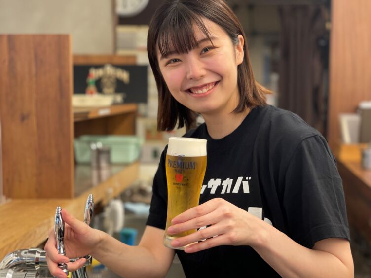 株式会社プロントコーポレーションが運営するPRONTO（プロント）の夜業態「キッサカバ」でサントリーのお酒が提供されている様子