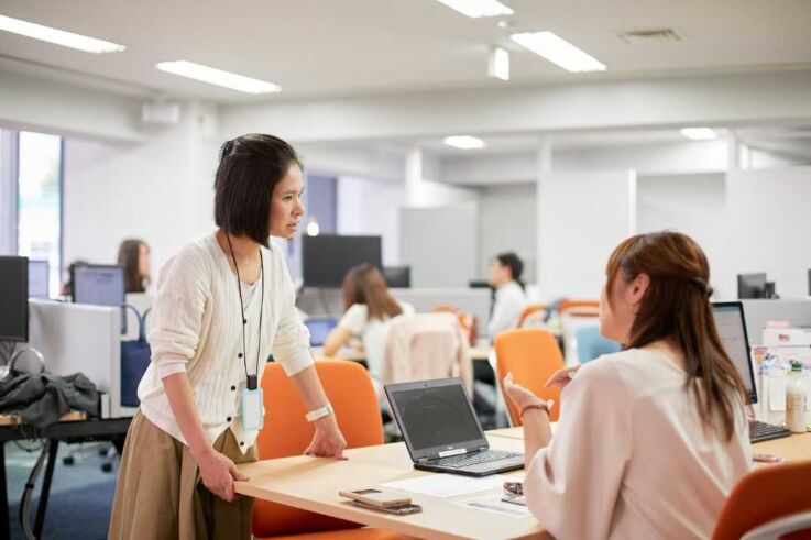 株式会社ＲＤサポートの社員が打ち合わせをしている様子