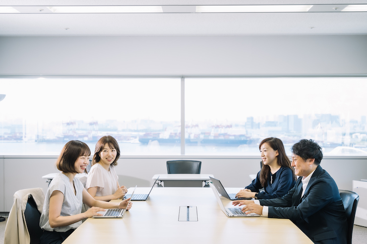 株式会社サピエントのオフィス内勤務風景