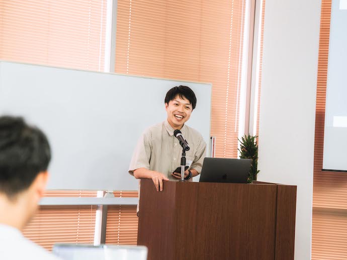 しくみ製作所株式会社の広報リードである穂積俊平さん