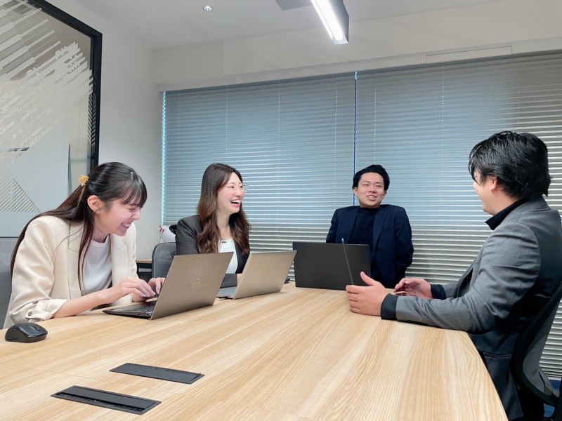 株式会社エスケーアイの打ち合わせ風景