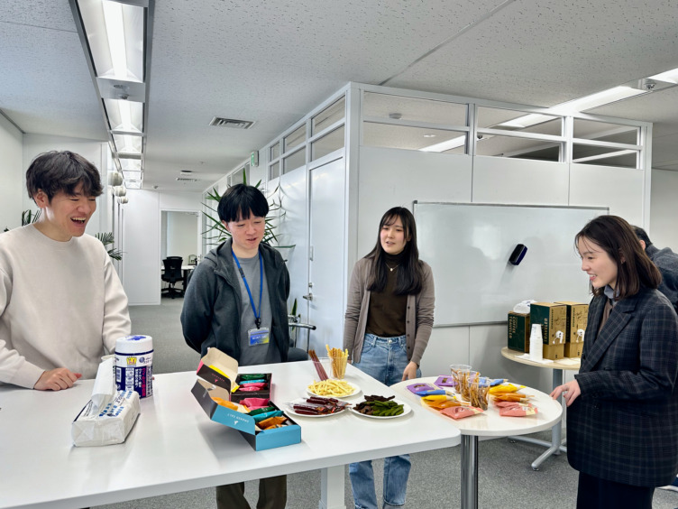 サスメド株式会社のおやつ会の準備風景