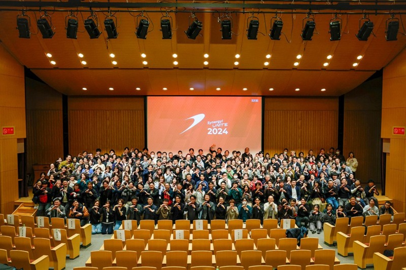 2024年に開催された全社集会「Synergy! UNITE」での集合写真