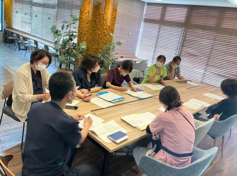 医療法人社団喜峰会 東海記念病院の会議風景