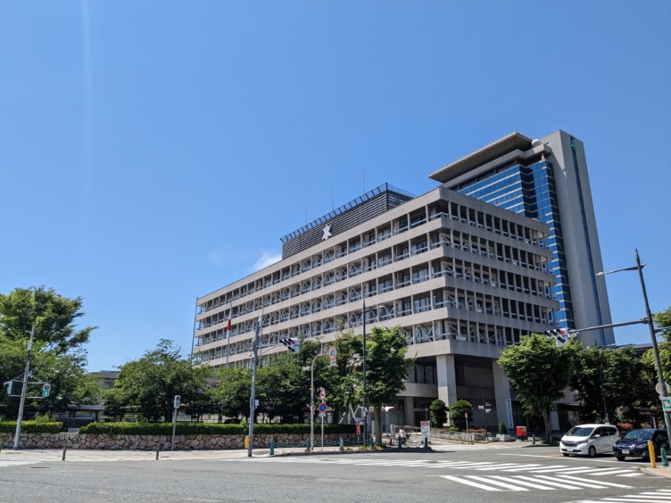 高槻市役所全景