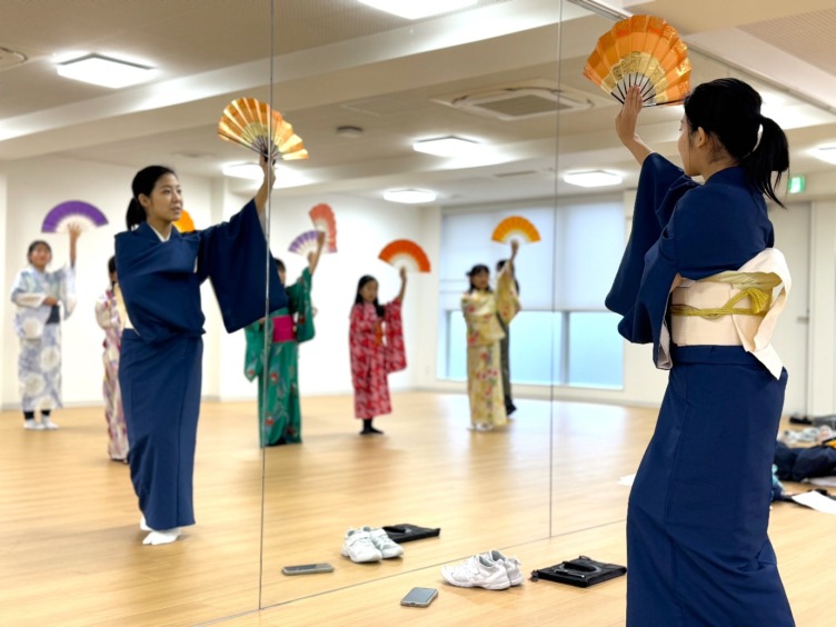 田中学園立命館慶祥小学校のアートフェスティバルの様子