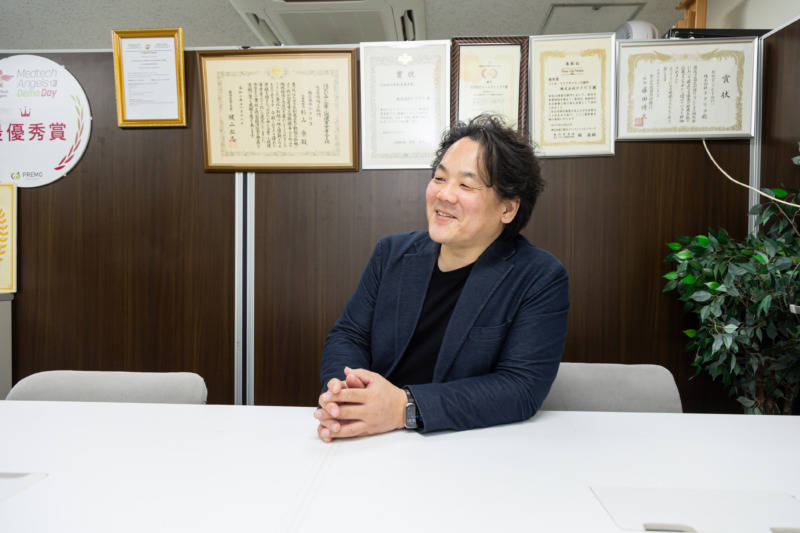 株式会社テクリコの杉山さんのインタビュー風景