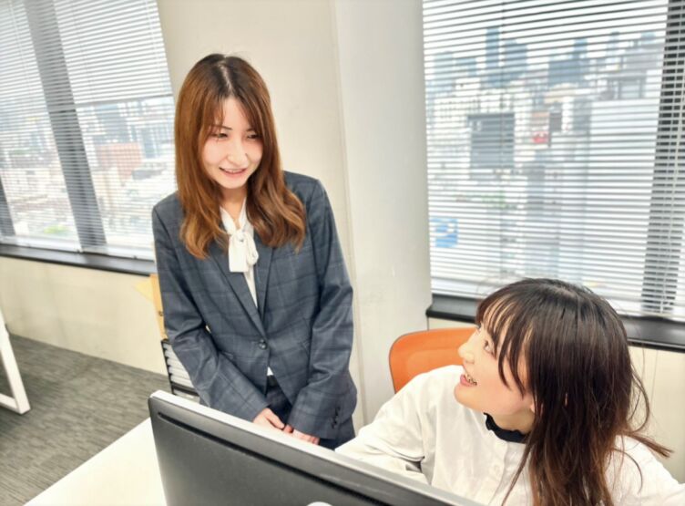 社内研修をするTETRAPOT株式会社の菊岡さん