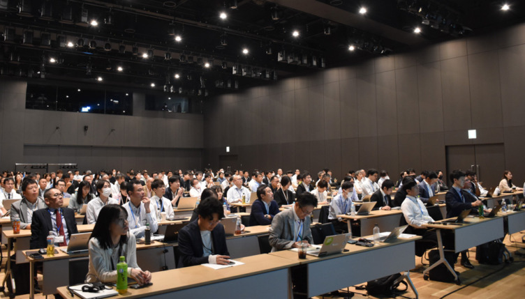 年に2回、全社員が集まる東京システムハウス株式会社のイベントの様子