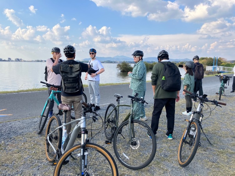 土浦市内でサイクリングを楽しむ人たち