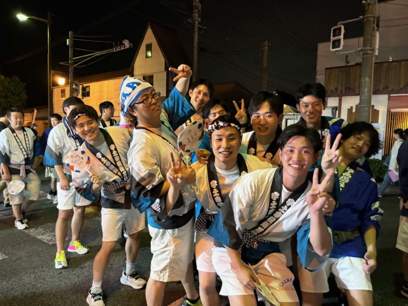 宇土市役所の職員が祭を通して市民と交流する様子