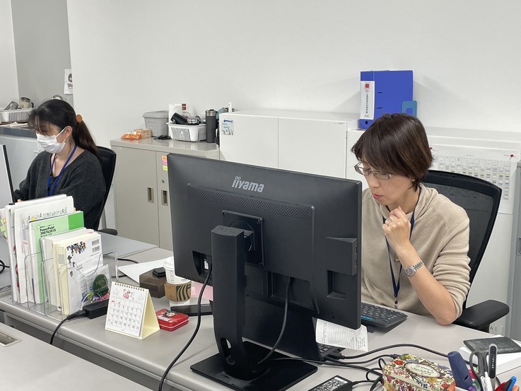 ワープスペース人事の岩田さんの仕事風景