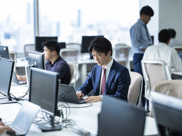 八千代エンジニヤリング株式会社の社員の勤務風景