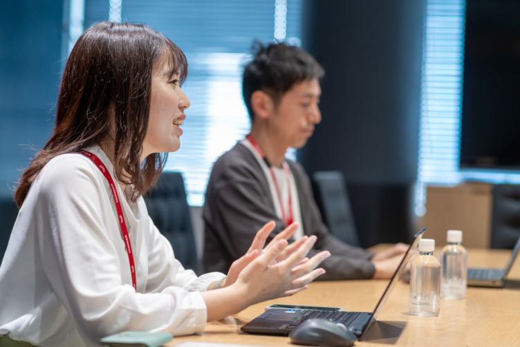 ヤンマーホールディングス株式会社人事部の神田さんのインタビュー風景